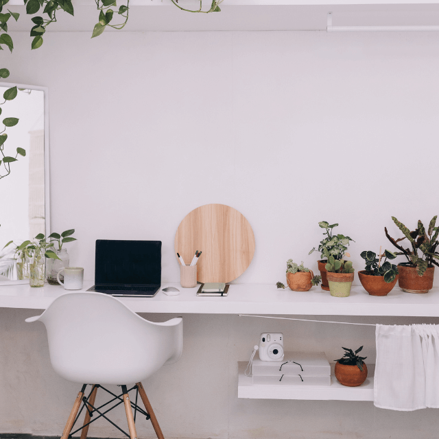 aesthetic-desk-setup