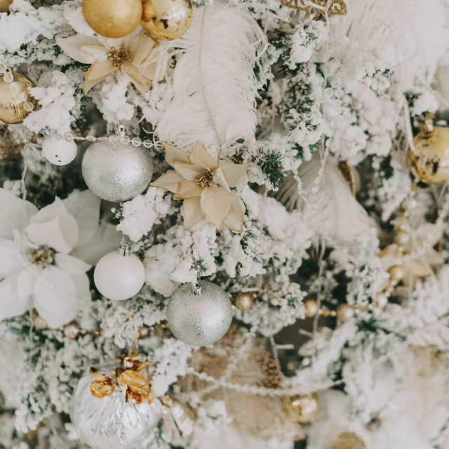 white-christmas-tree-decorations